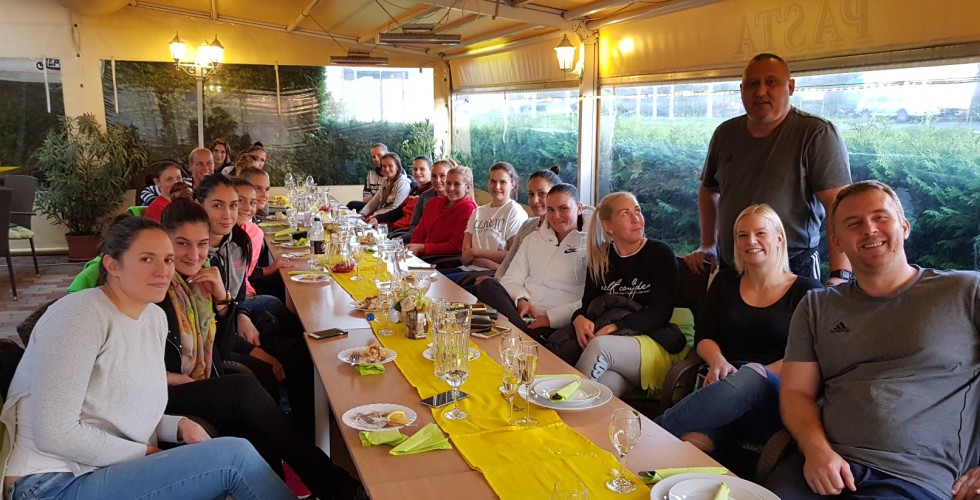 Jó hangulatú csapatösszetartás a Marinában