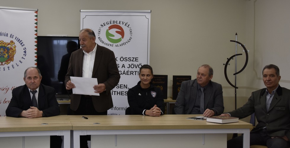 KÖSZÖNJÜK AZ IPAROSOK SEGÍTSÉGÉT!