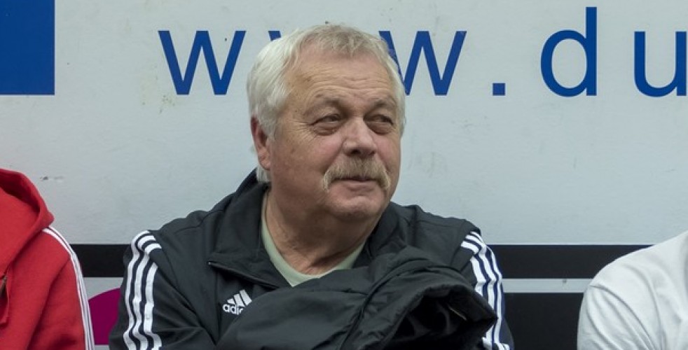 SIKEREKBŐL KÖVEZETT REGÉNYES ÉLETÚT
