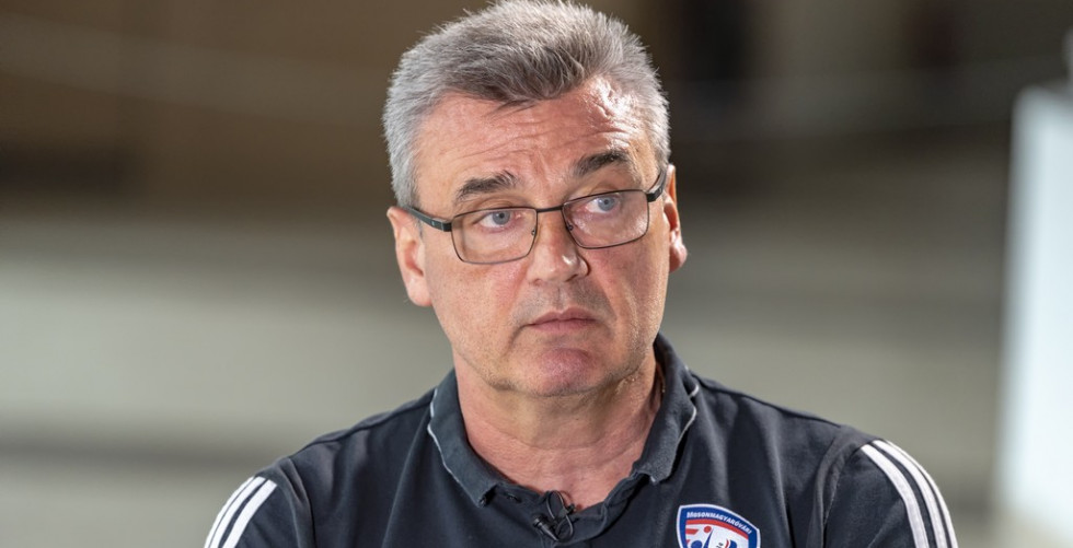  FEJLŐDNÜNK KELL, FŐKÉNT VÉDEKEZÉSBEN - GYURKA JÁNOS ÉVÉRTÉKELŐJE