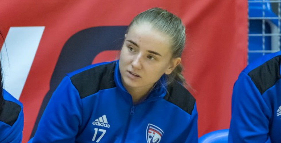 TARTALÉK SZEREPBEN 