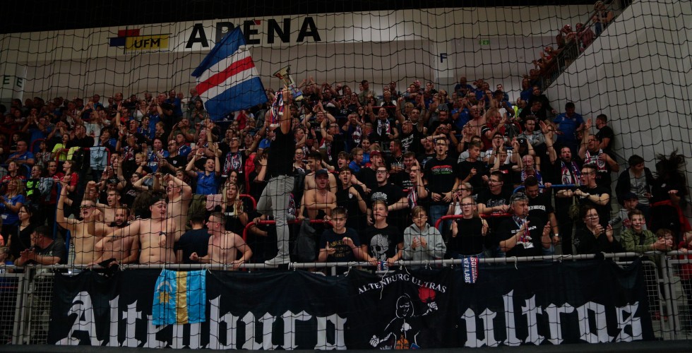 PÉNTEK ESTE