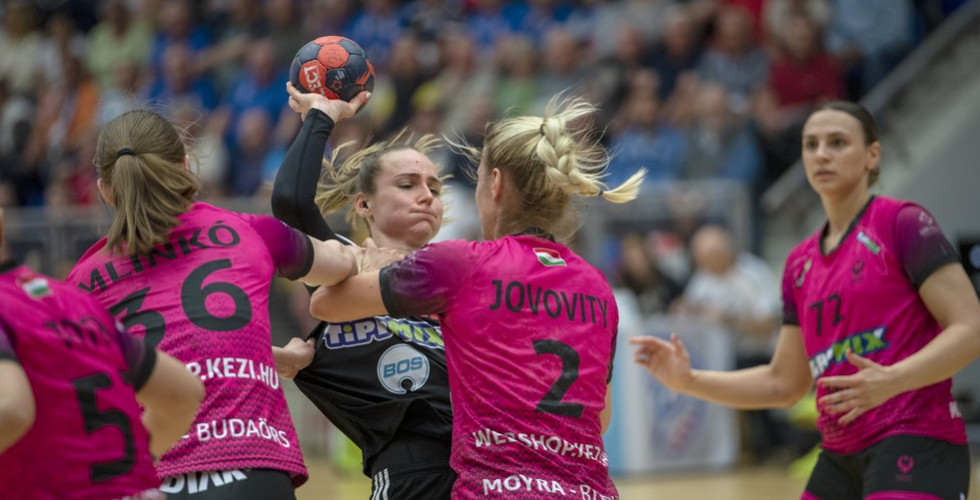 JELES OSZTÁLYZAT A CSAPATNAK ÉS A KÖZÖNSÉGNEK 