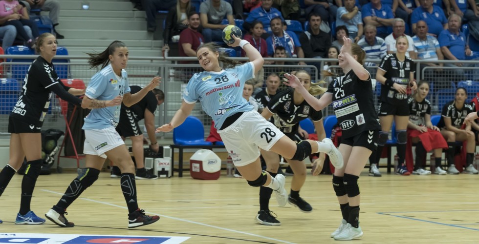 DUNAÚJVÁROSBAN A FELNŐTTEK, BÉCSBEN AZ UTÁNPÓTLÁS  