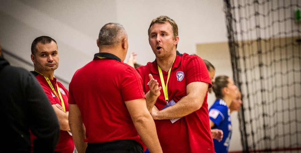 MAGUNKAT VERTÜK MEG!