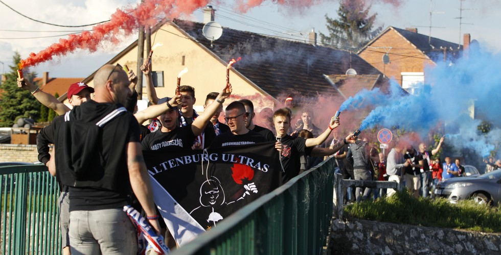 TALÁLKOZÁS A SZURKOLÓKKAL 
