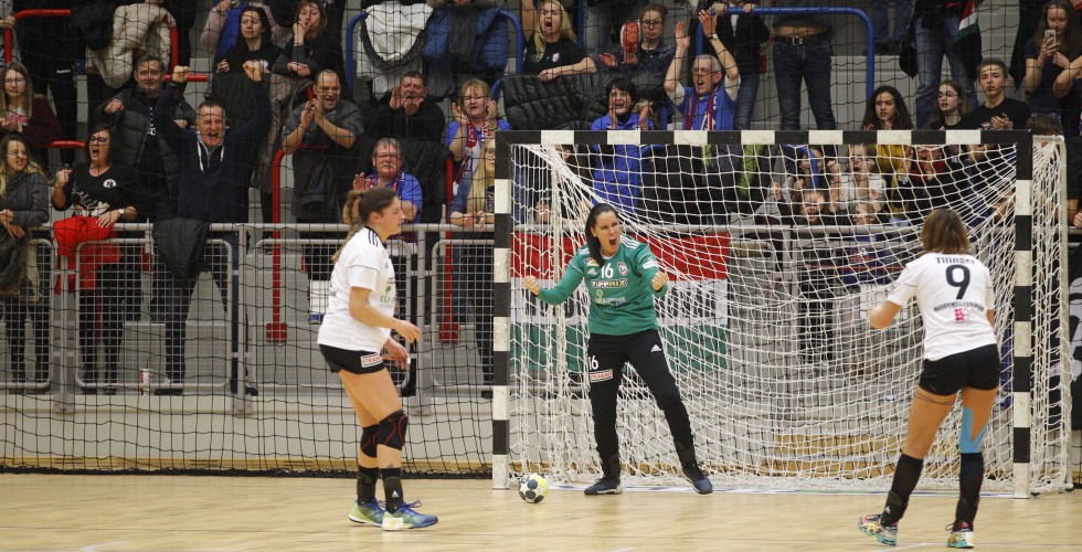 Scholtz Andrea előre tekint