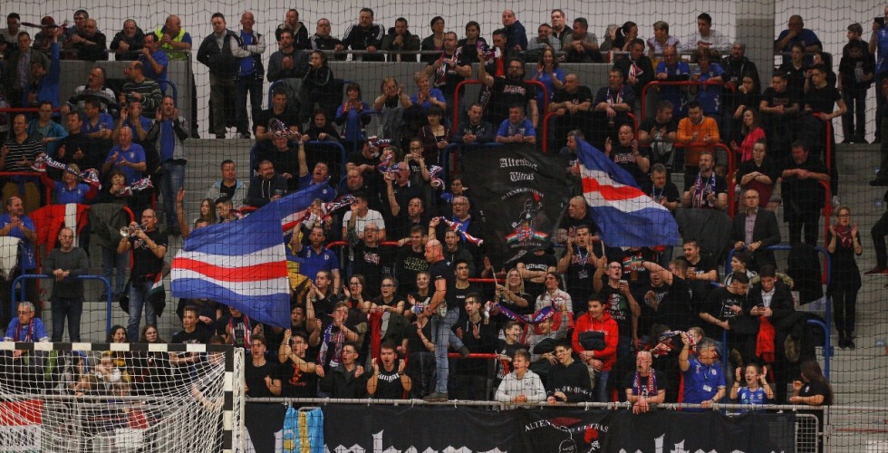 PÉNTEKEN MKC TRIPLA