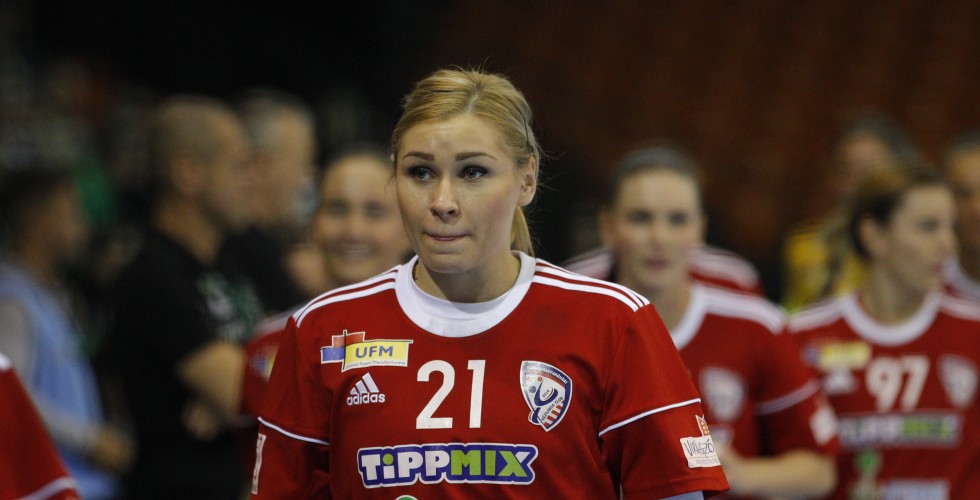 SZARKOVÁ MÁR A VISSZATÉRÉSRE KÉSZÜL