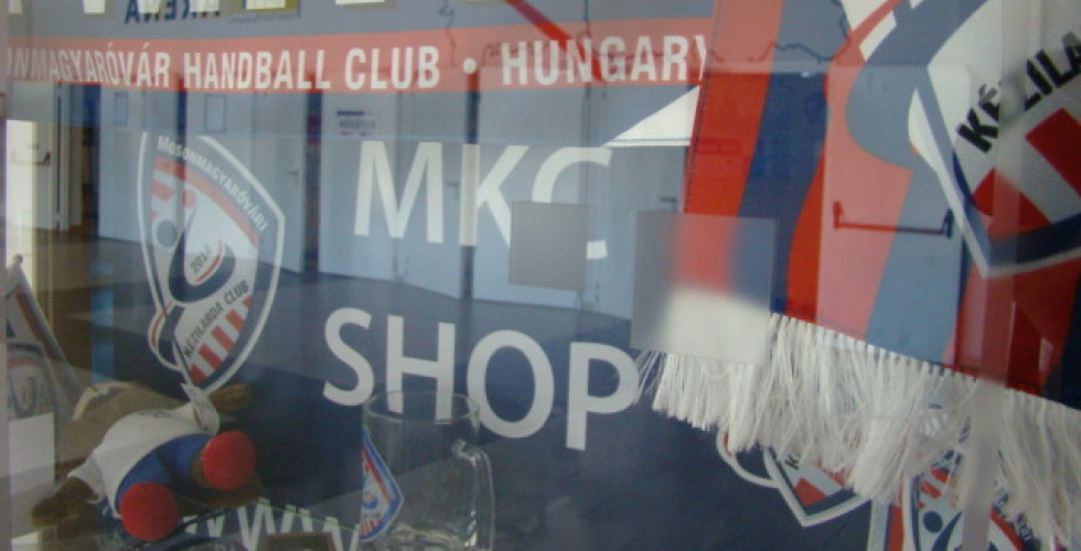 HÁROM HELYSZÍNEN KAPHATÓAK AZ MKC SHOP TERMÉKEI 