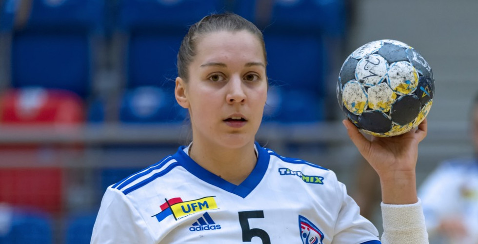 SIRIÁN SZEDERKE SIÓFOKON - PÁSZTOR NOÉMI  AZ MKC-BAN FOLYTATJA