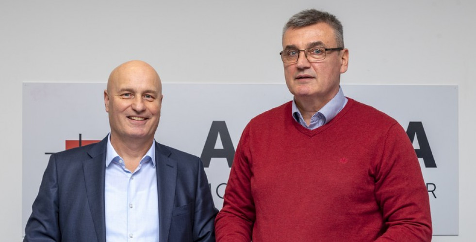 HÁROM ÉVES SZERZŐDÉS HOSSZABBÍTÁS GYURKA JÁNOSSAL 