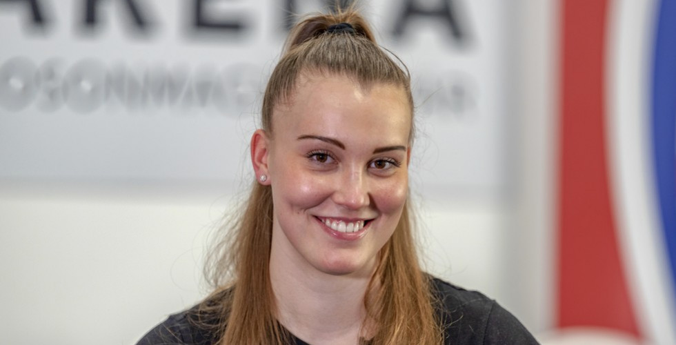CSEH VÁLOGATOTT BEÁLLÓ ÉRKEZIK 
