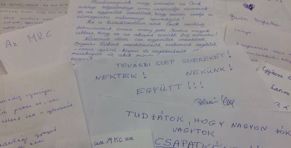  ÜZENETEK A KUPÁBAN!